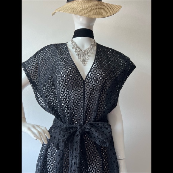 BANANA REPUBLIC Eyelet Dress with Tie Belt - Picture 5 of 10